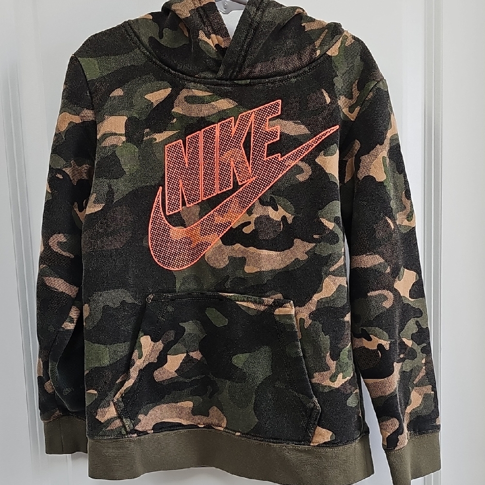 Nike Camo Hoodie, Youth Size 7
